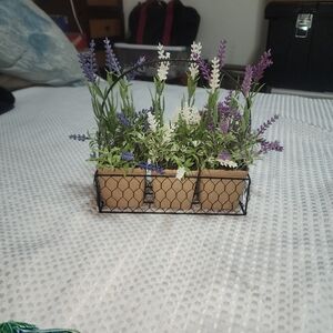 UNBRANDED EUC LAVENDER FAUX WIRED HOLDER DECOR FLORAL